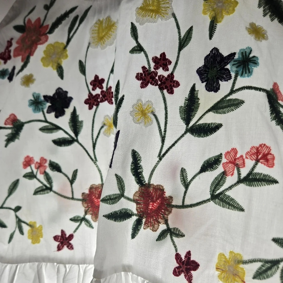 Lovely White Cotton Dress - Picture 3 of 7